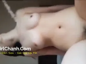 Bạn gái rên sướng lên đỉnh trong tư thế "cưỡi ngữa"