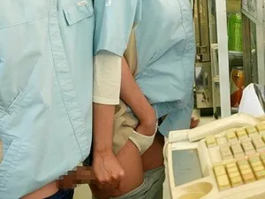 Gã chồng ngoại tình, cô vợ đi "ăn vụng" với cậu sinh viên làm thêm