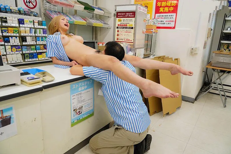 Anh tiền bối tống tình tiểu thư ngổ ngáo của chủ cửa hàng tiện lợi