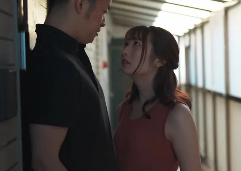 Bà xã mang thai, tôi bị quyến rũ bởi vợ nhà sát bên thường ở nhà một mình